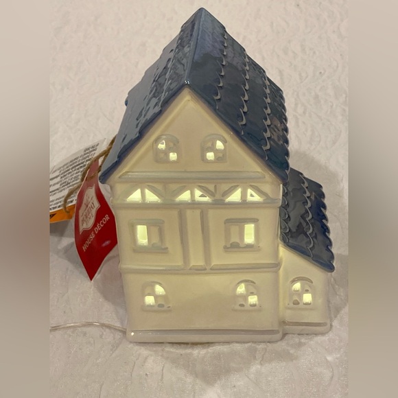 Holiday Time LED Lighted 2-story Blue & White House Christmas Tabletop Decor NEW - Picture 2 of 10